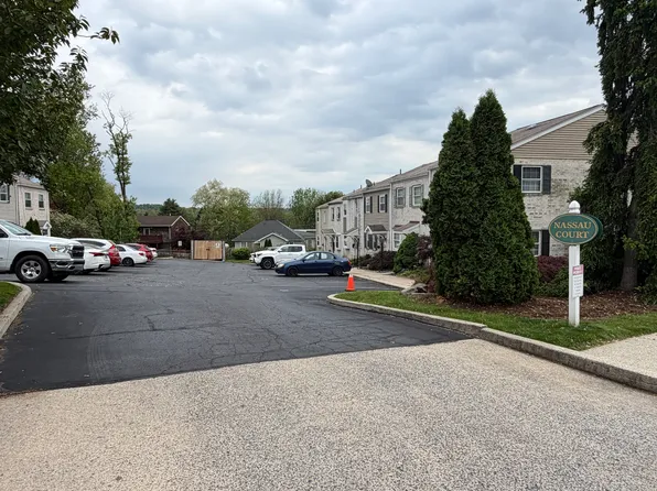14 Nassau Ct, Reading, PA 19607