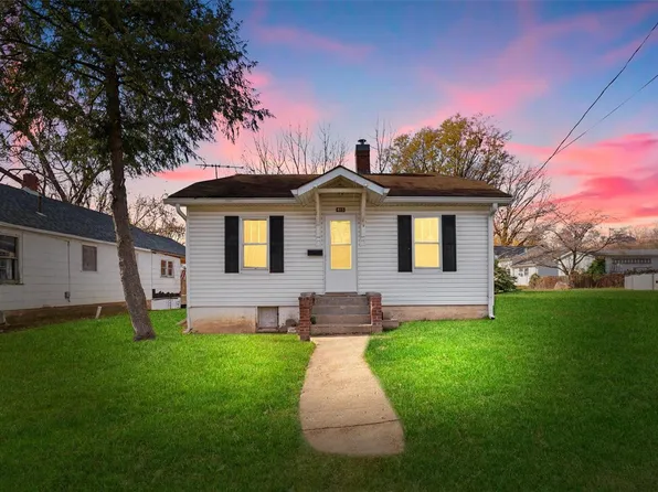 815 N 7th St, Elsberry, MO 63343