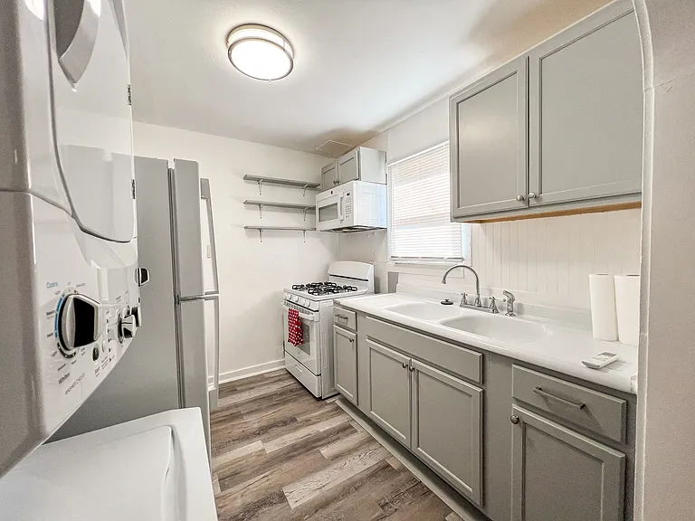 483 S Central Ave — Photo 11