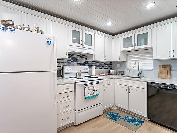 2nd image of 9200 N Hollybrook Lake Drive #210
