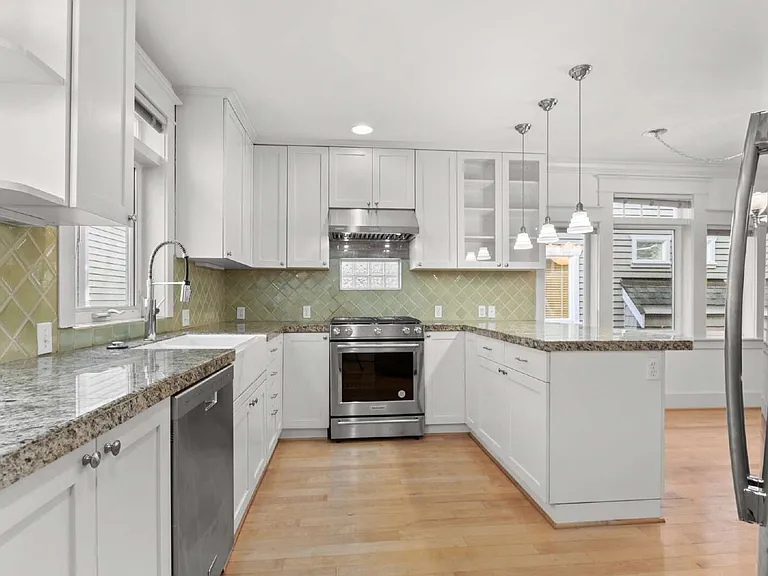 1133 10th Ave E #A — Photo 16