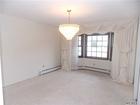 5th image of 12 Amber Ct