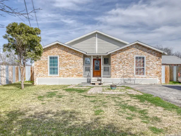 1002 N CAMP ST, Uvalde, TX 78801