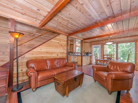 4th image of 2556 Middle Dr