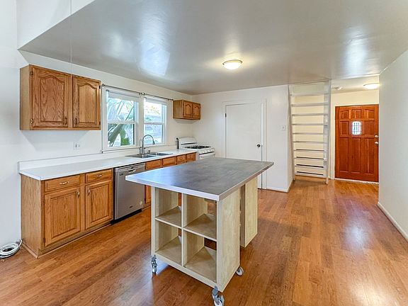 2nd image of 2713 3rd St E