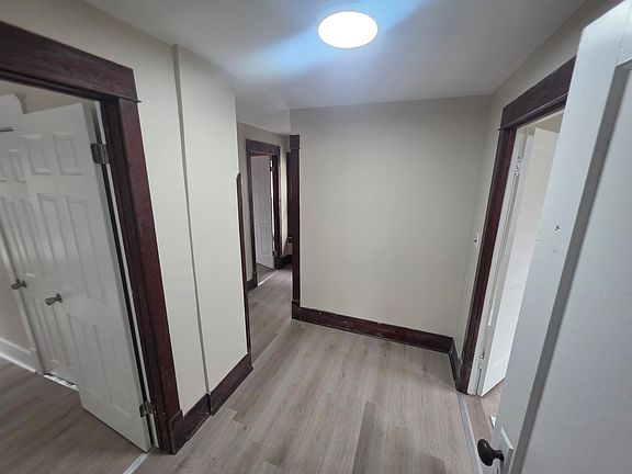 4th image of 1046 W 28th St