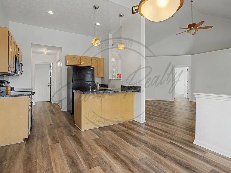 105 Edgeview Dr — Photo 7