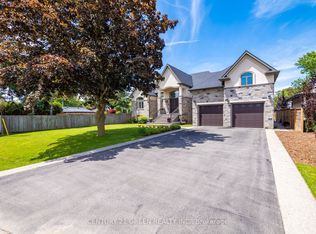 679 Hiawatha Blvd, Hamilton, ON L9G 3A6