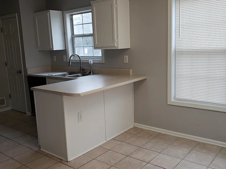 505 Washington Dr — Photo 1