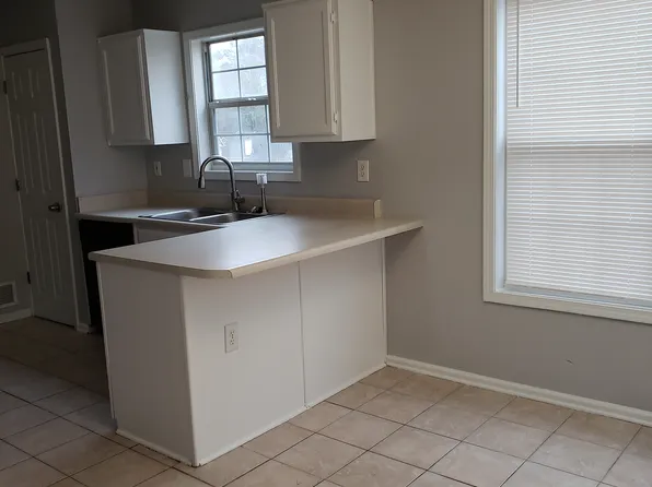 505 Washington Dr, Jonesboro, GA 30238