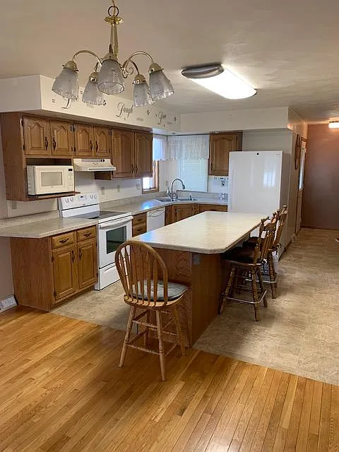 3 bed, 1496 sqft, $2,000 — Photo 3