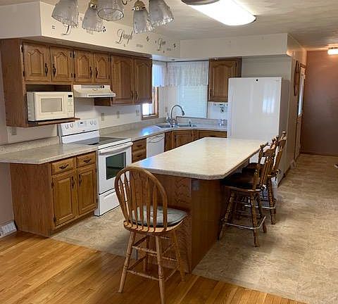 3rd image of 10169 Decker Ln
