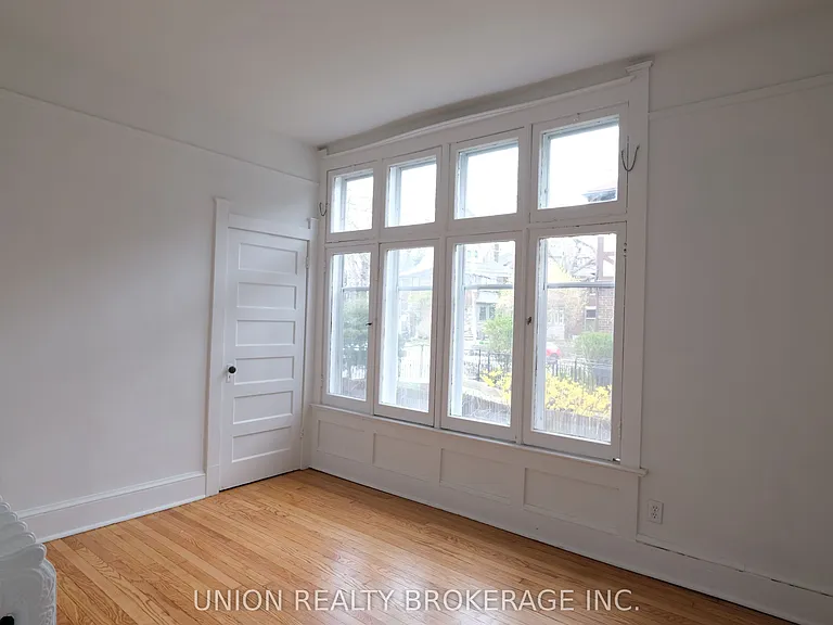 46 Benlamond Ave #MAIN — Photo 3