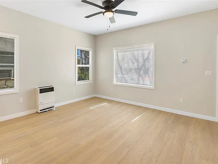 1237 E 1st St #17 — Photo 5