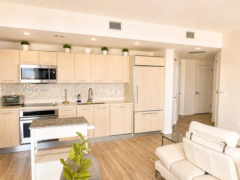 45 SW 9th St #2908 — Photo 5