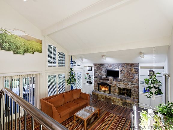 5th image of 209 Walnut Cir