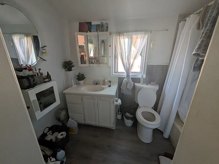 583 Dovercourt Rd #2 — Photo 10