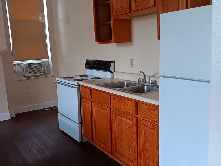 2246 Burnet Ave #4 — Photo 8