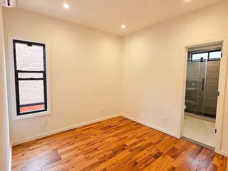 445 E 46th St #1 — Photo 11