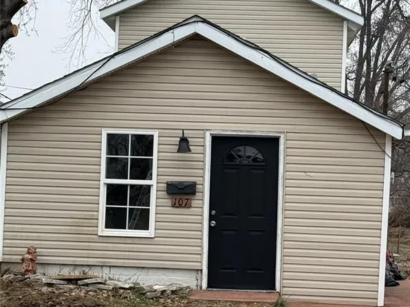 107 W Maple St, Hartford, IL 62048