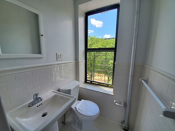 4th image of 196 Bradhurst Ave APT 34