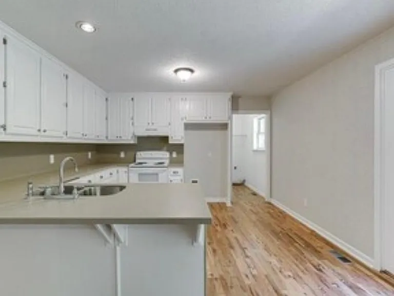 8950 Pine Tree Cir — Photo 6
