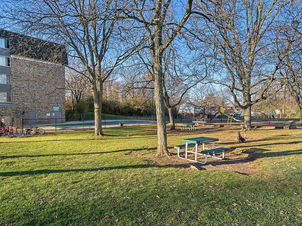 Picnic Area | Apartment Homes in Bartlett, IL | Bartlett Lakes