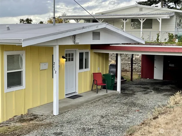 2110 NE 8th Place, Renton, WA 98056
