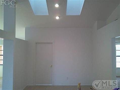 4th image of 601 SW 31st Ter
