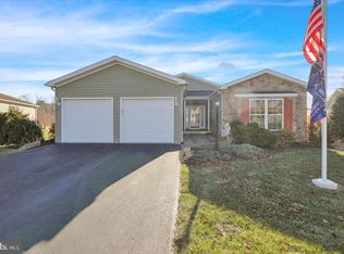 10 Cormorant Dr, Bechtelsville, PA 19505