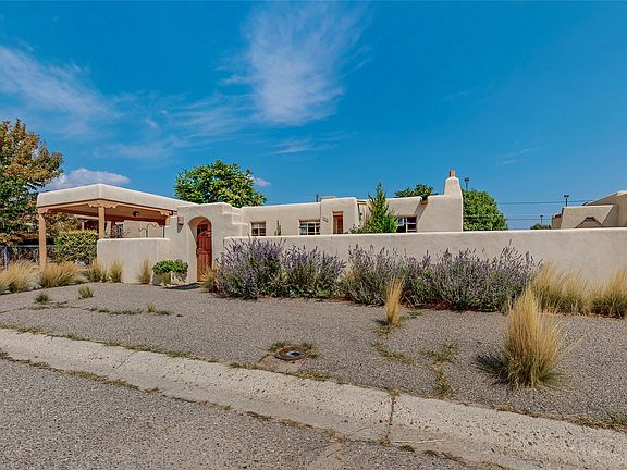 3rd image of 905 Calle Sierra Vis