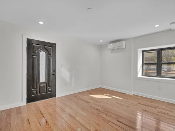 31 Roosevelt Place image 6 of 14