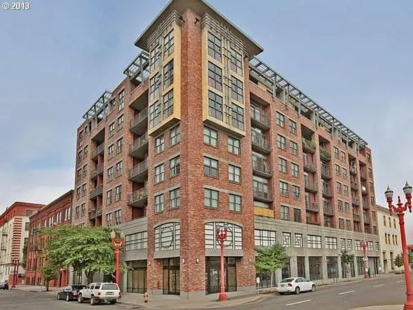 411 NW Flanders St #605