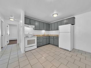 81 High St APT 10, Amesbury, MA 01913