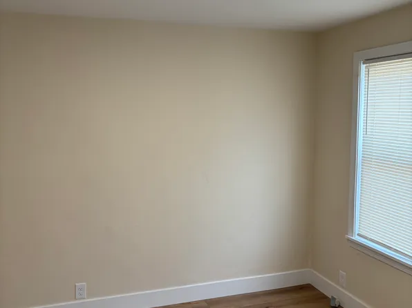 14 Sheridan St, Chicopee, MA 01020