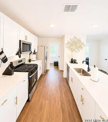 4 bed, 3.0 bath, 2531 sqft, $2,350 — Photo 4