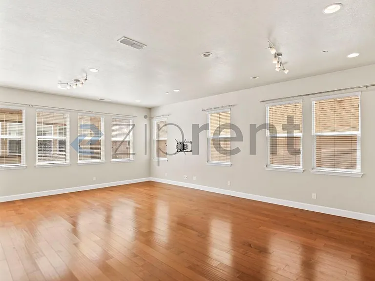 28 Paterson Pl — Photo 6