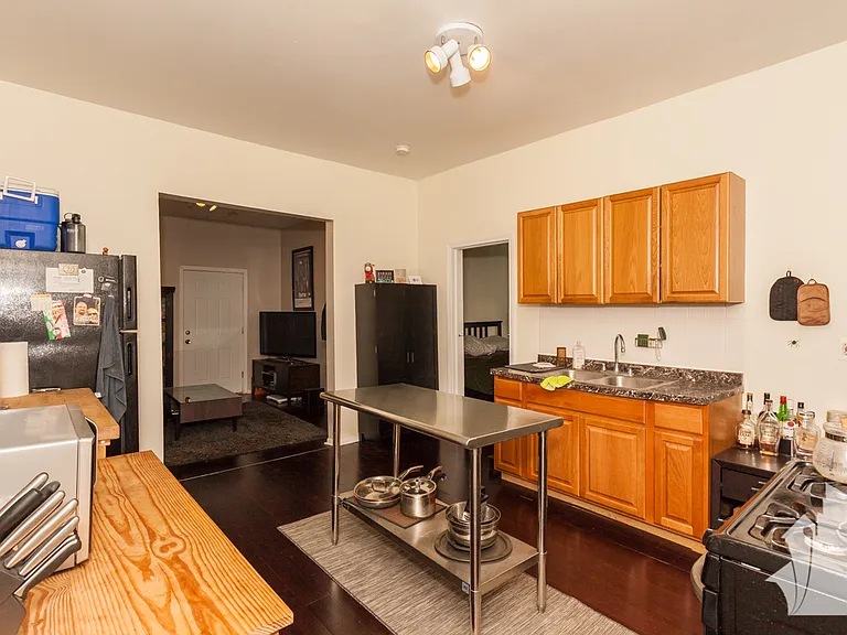 1927 N Kedzie Ave #1R — Photo 3