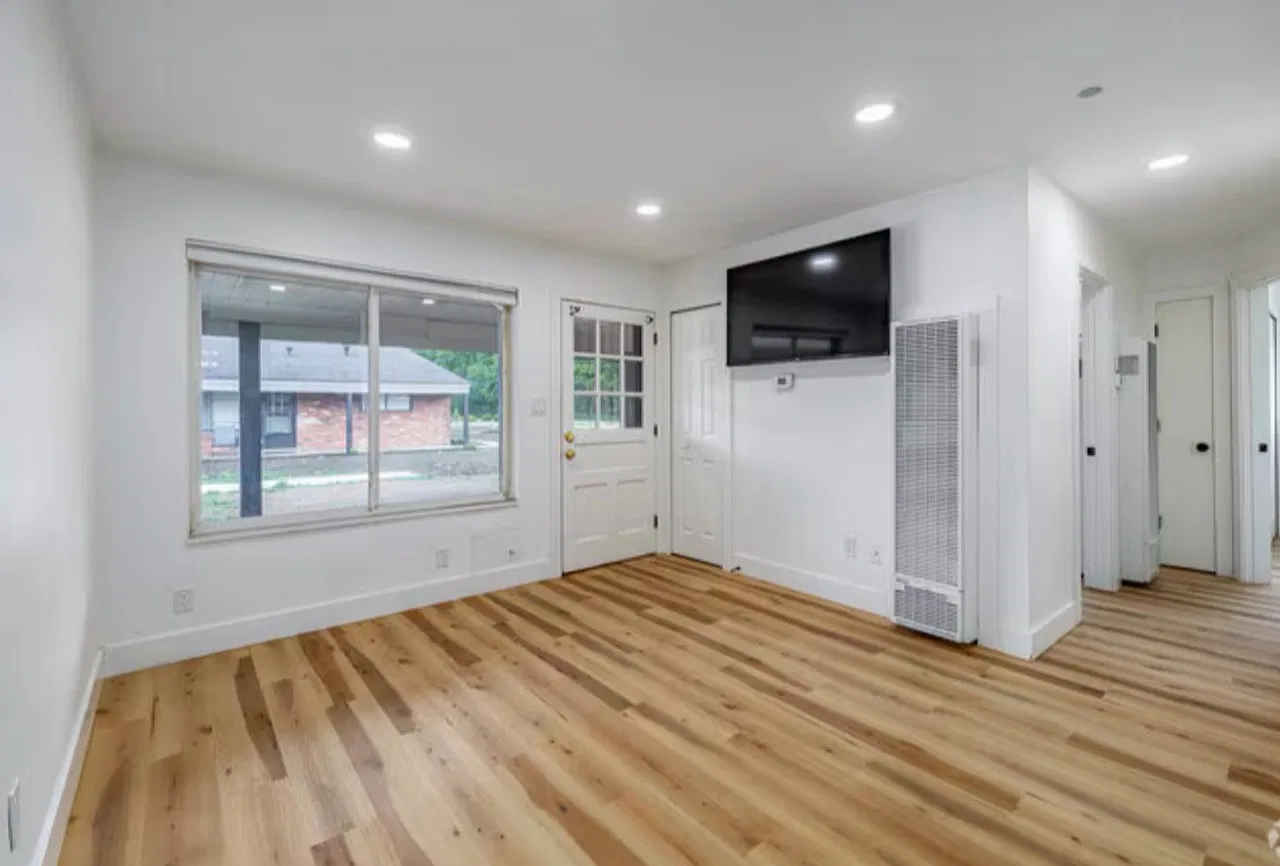 2 bed, $1,600 — Photo 1