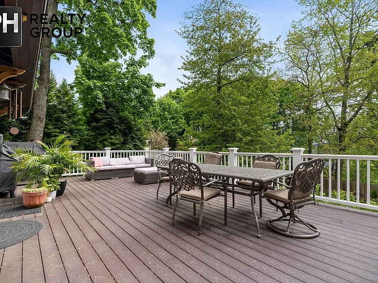 21 Clover St — Photo 34