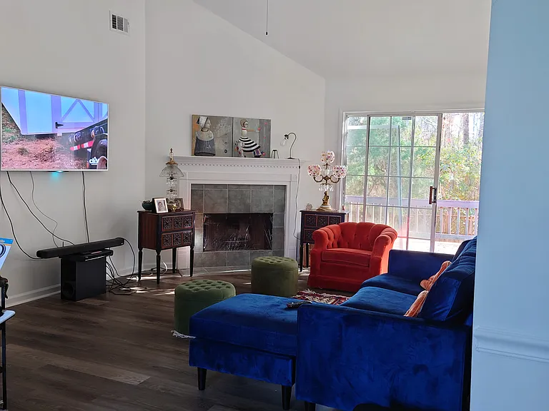 8 Leeward Ct — Photo 3