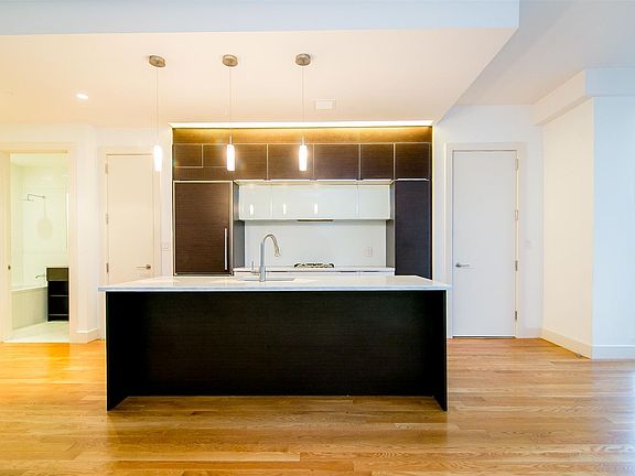 056_65_Ainslie_Street__210-3