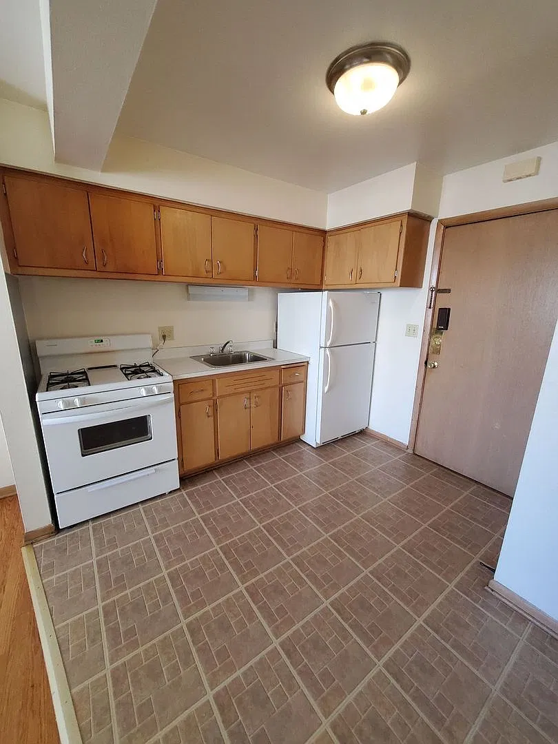 1851 N Oakland Ave (18 Unit) — Photo 3