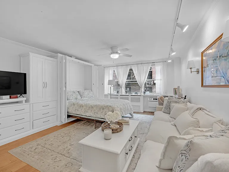 315 E 70th St #2C — Photo 4