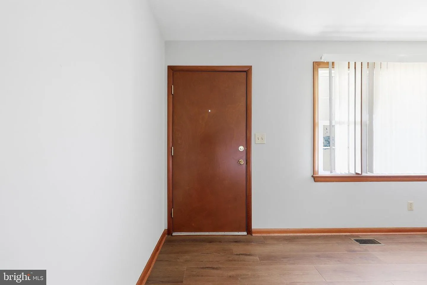 3 bed, 2.0 bath, 1300 sqft, $2,500 — Photo 3