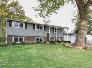 1970 Charles Ln, Aurora, IL 60505