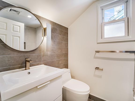 Fully renovated bathroom