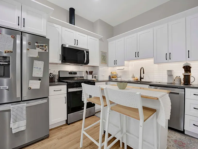 4437 N Broadway St #2R — Photo 5