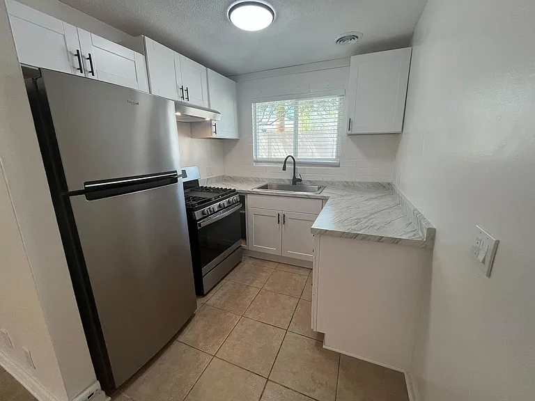 1433 S Kenneth Pl — Photo 5