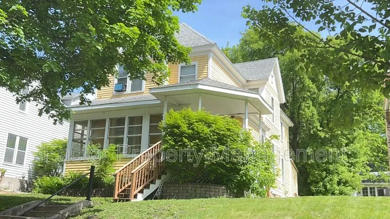 815 N 4th St